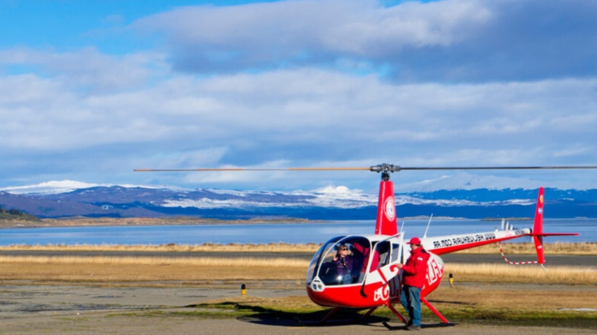 Helicóptero sobre los Andes